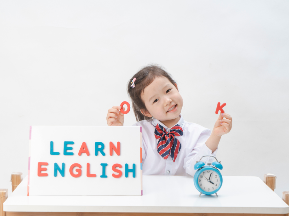 Vì sao nên cho bé học tiếng Anh từ sớm?